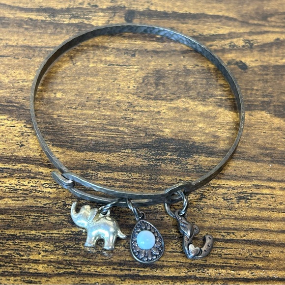 Vintage Good luck Charm hammered metal bracelet jewelry horseshoe,elephant,stone - Picture 3 of 15